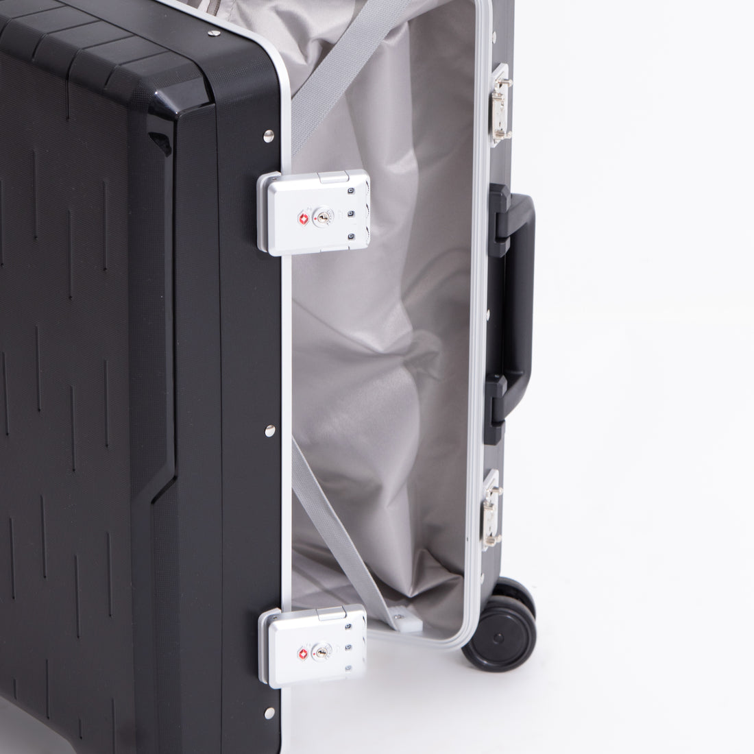 The Carry on Explora Zip Plus Luggage 20 inch